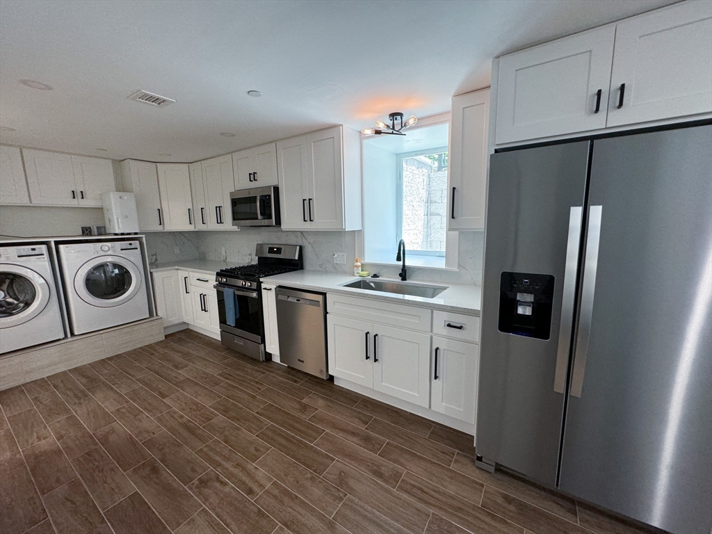 3 bed, 1 bath apartment for rent at 41 Wiltshire Unit A, Boston — photo 2 of 18
