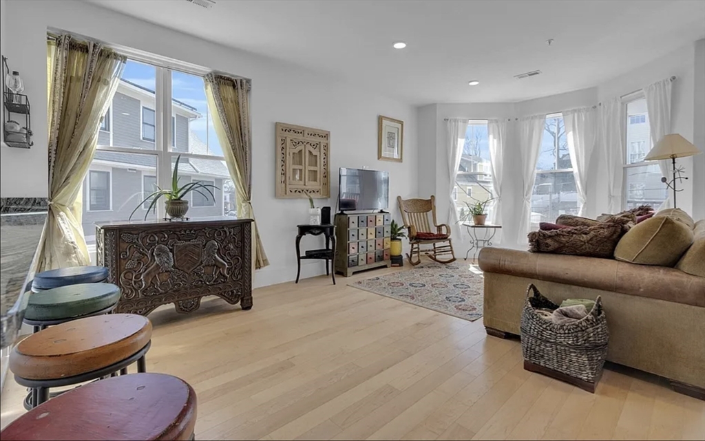 2 bed, 1 bath apartment for rent at 41 Woodville St Unit 4, Roxbury — photo 2 of 17