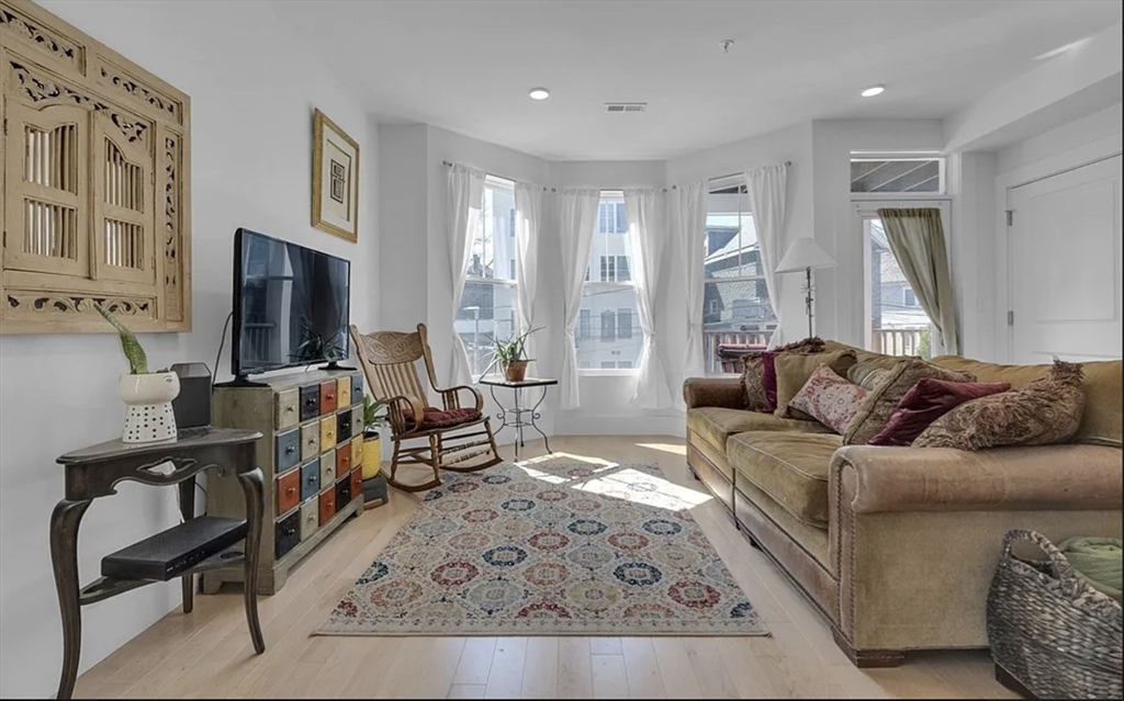 2 bed, 1 bath apartment for rent at 41 Woodville St Unit 4, Roxbury — photo 1 of 17
