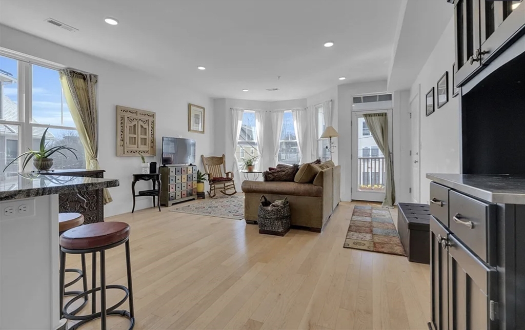 2 bed, 1 bath apartment for rent at 41 Woodville St Unit 4, Roxbury — photo 3 of 17