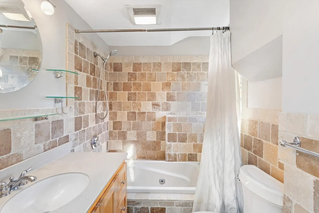 2 bed, 2 bath apartment for rent at 41 Worcester Sq Unit 8, South End — photo 9 of 11