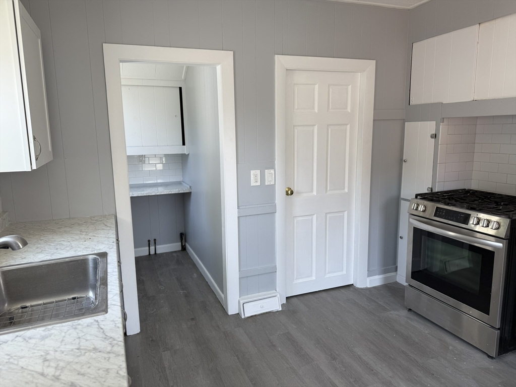4 bed, 1 bath apartment for rent at 410-412 Court St Unit 1, North Plymouth — photo 5 of 15