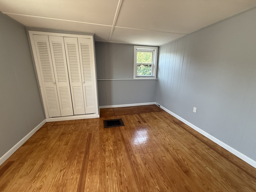 4 bed, 1 bath apartment for rent at 410-412 Court St Unit 1, North Plymouth — photo 12 of 15