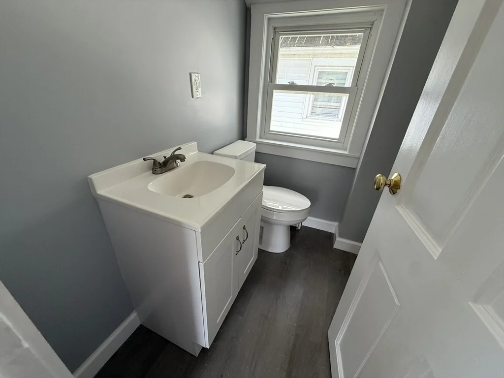 3 bed, 1 bath apartment for rent at 410-412 Court St Unit 1, North Plymouth — photo 5 of 15