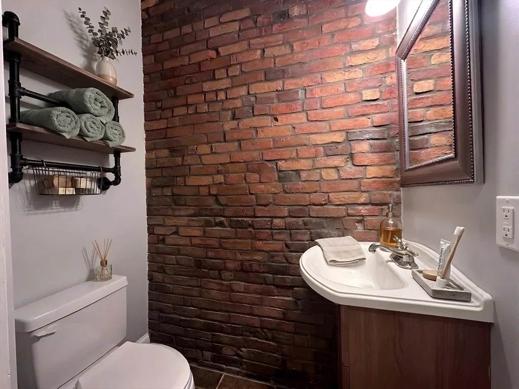 2 bed, 1 bath apartment for rent at 410 E 3rd Unit 3, South Boston — photo 10 of 11