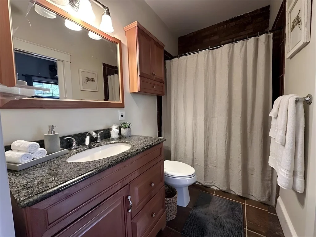 2 bed, 1 bath apartment for rent at 410 E 3rd Unit 3, South Boston — photo 8 of 11