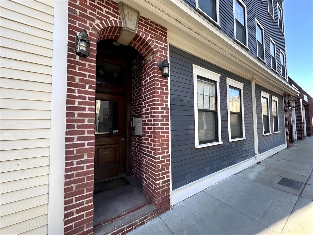 2 bed, 1 bath apartment for rent at 410 E 3rd Unit 3, South Boston — photo 1 of 11