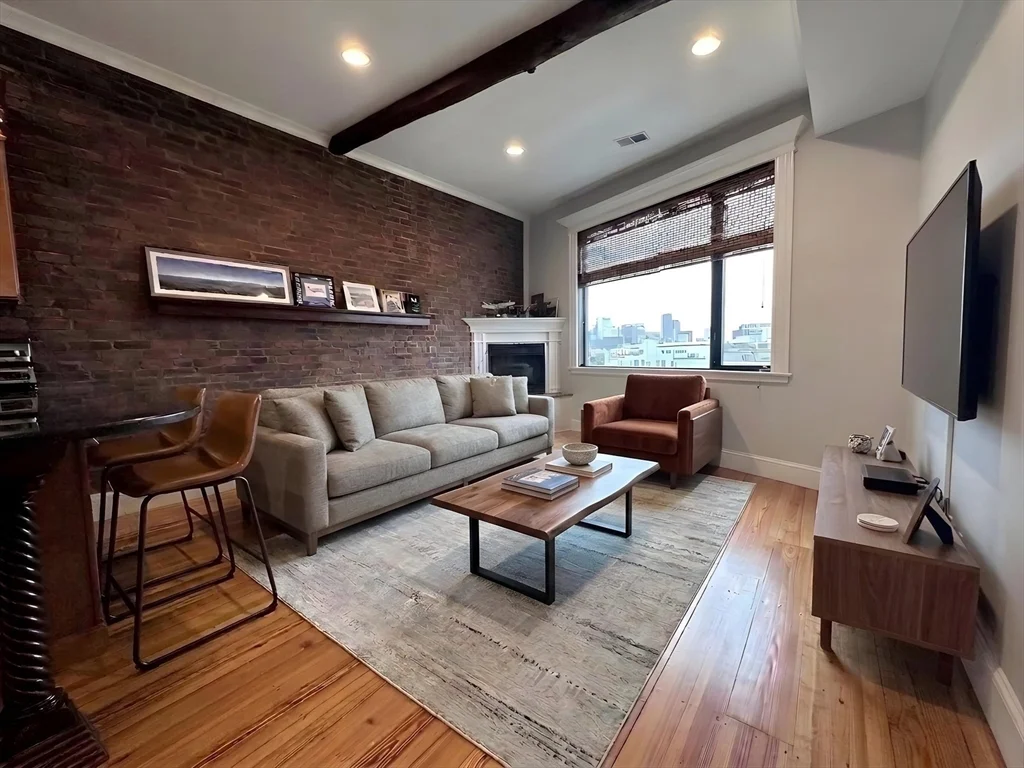 2 bed, 1 bath apartment for rent at 410 E 3rd Unit 3, South Boston — photo 3 of 11