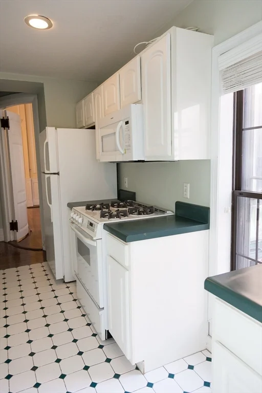 Studio bed, 1 bath apartment for rent at 411 Beacon Unit 4, Back Bay — photo 17 of 26