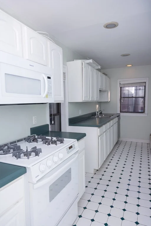 Studio bed, 1 bath apartment for rent at 411 Beacon Unit 4, Back Bay — photo 15 of 26