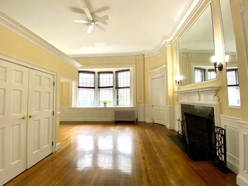 Studio bed, 1 bath apartment for rent at 411 Beacon Unit 4, Back Bay — photo 2 of 26