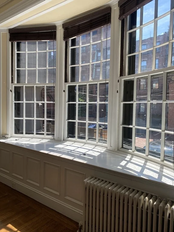Studio bed, 1 bath apartment for rent at 411 Beacon Unit 4, Back Bay — photo 4 of 26