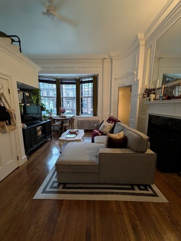 Studio bed, 1 bath apartment for rent at 411 Beacon Unit 4, Back Bay — photo 3 of 26