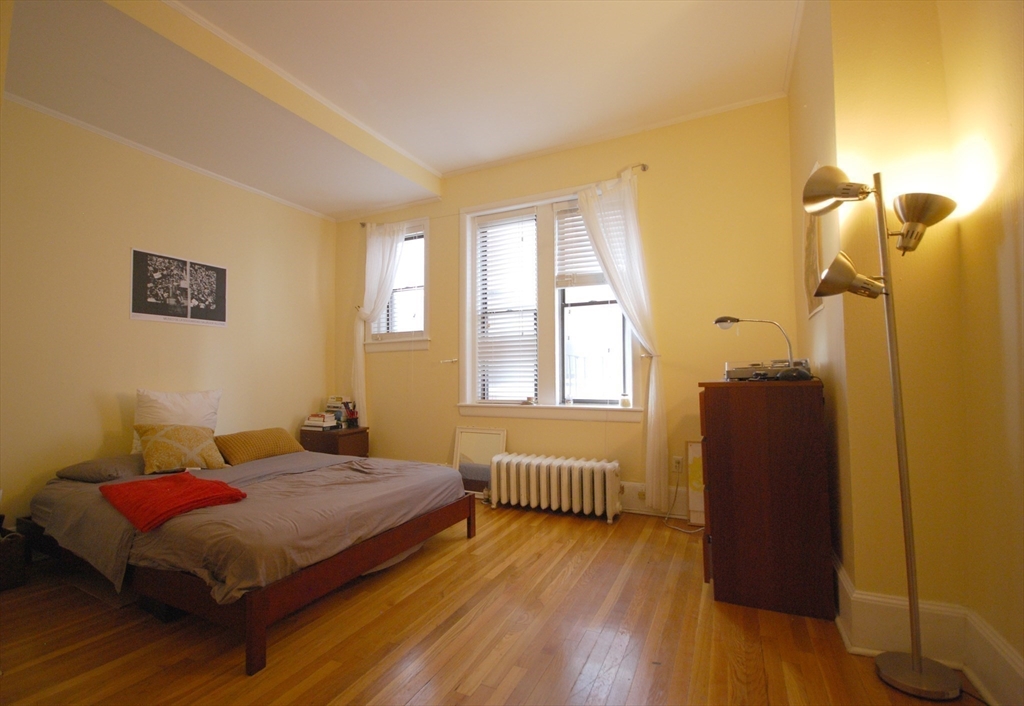 3 bed, 1 bath apartment for rent at 411 Marlborough St Unit 10, Back Bay — photo 7 of 9