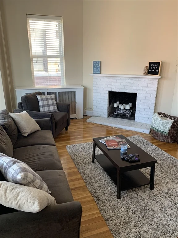 3 bed, 1 bath apartment for rent at 411 Marlborough St Unit 10, Back Bay — photo 2 of 8