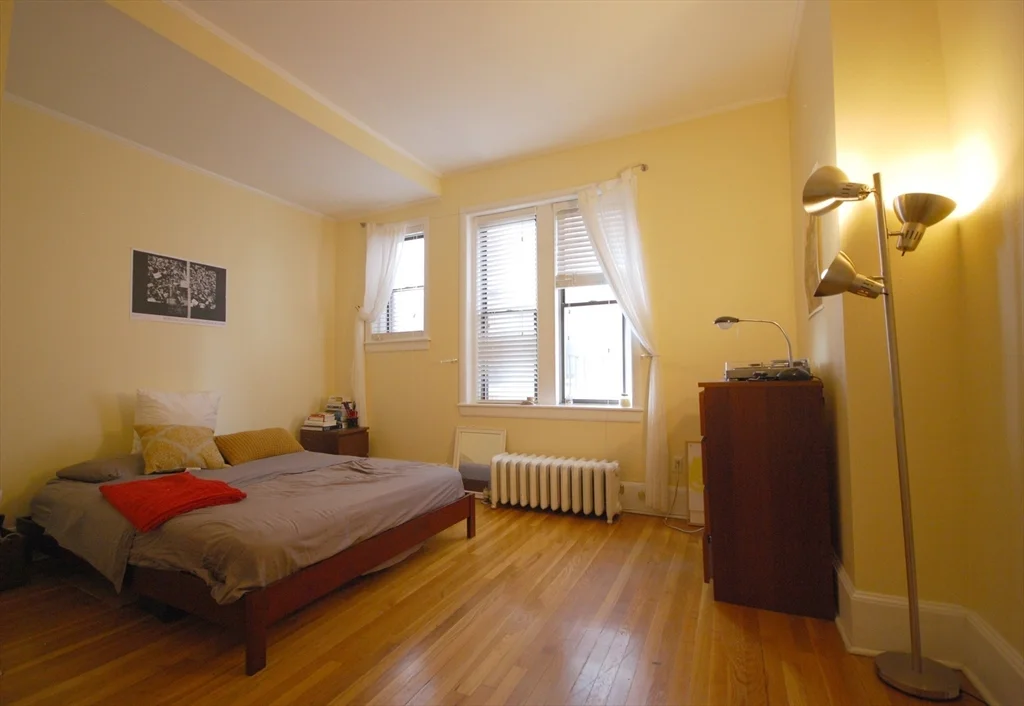 3 bed, 1 bath apartment for rent at 411 Marlborough St Unit 10, Back Bay — photo 6 of 8
