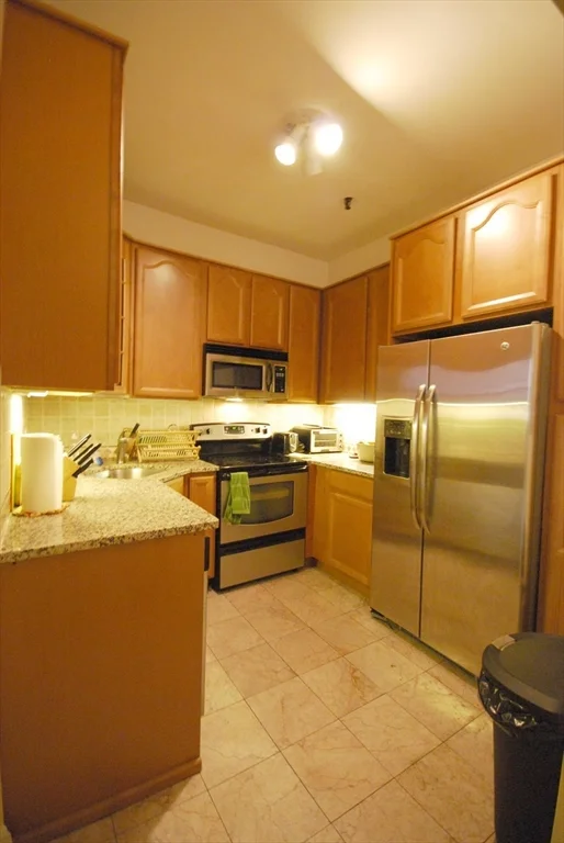 3 bed, 1 bath apartment for rent at 411 Marlborough St Unit 10, Back Bay — photo 4 of 8