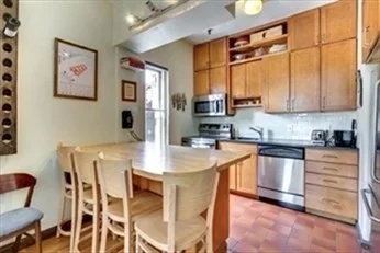 2 bed, 1 bath apartment for rent at 411 Marlborough St Unit 3, Back Bay — photo 3 of 9