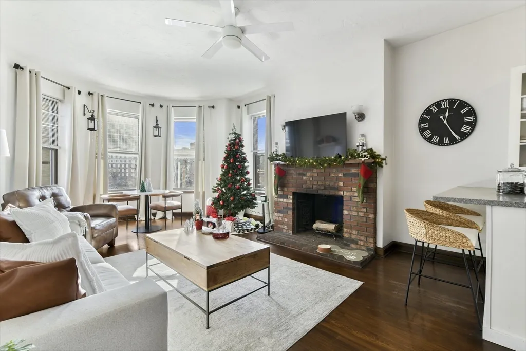 2 bed, 1 bath apartment for rent at 411 Marlborough St Unit 9, Back Bay — photo 3 of 20