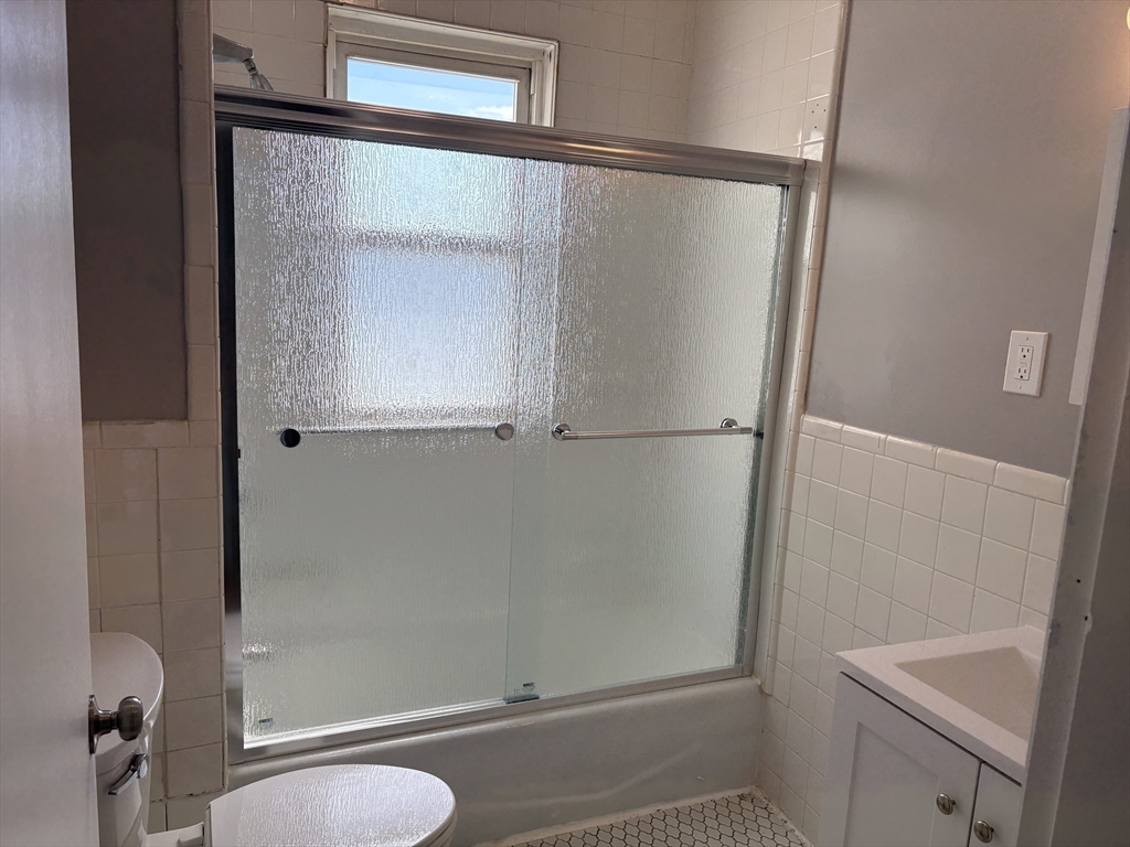 2 bed, 1 bath apartment for rent at 411 Mt Auburn St Unit B, Watertown — photo 10 of 12