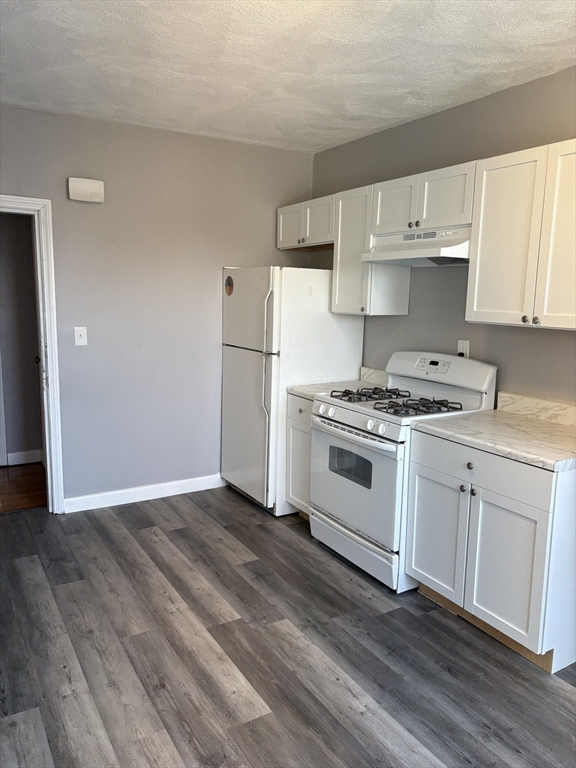 2 bed, 1 bath apartment for rent at 411 Mt Auburn St Unit B, Watertown — photo 4 of 12