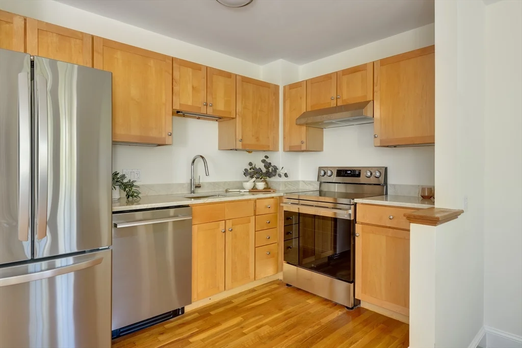 3 bed, 1 bath apartment for rent at 411 Norfolk St Unit 2-A, Union Square — photo 4 of 30