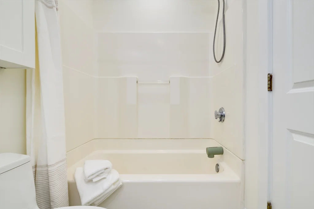 3 bed, 1 bath apartment for rent at 411 Norfolk St Unit 2-A, Union Square — photo 20 of 30