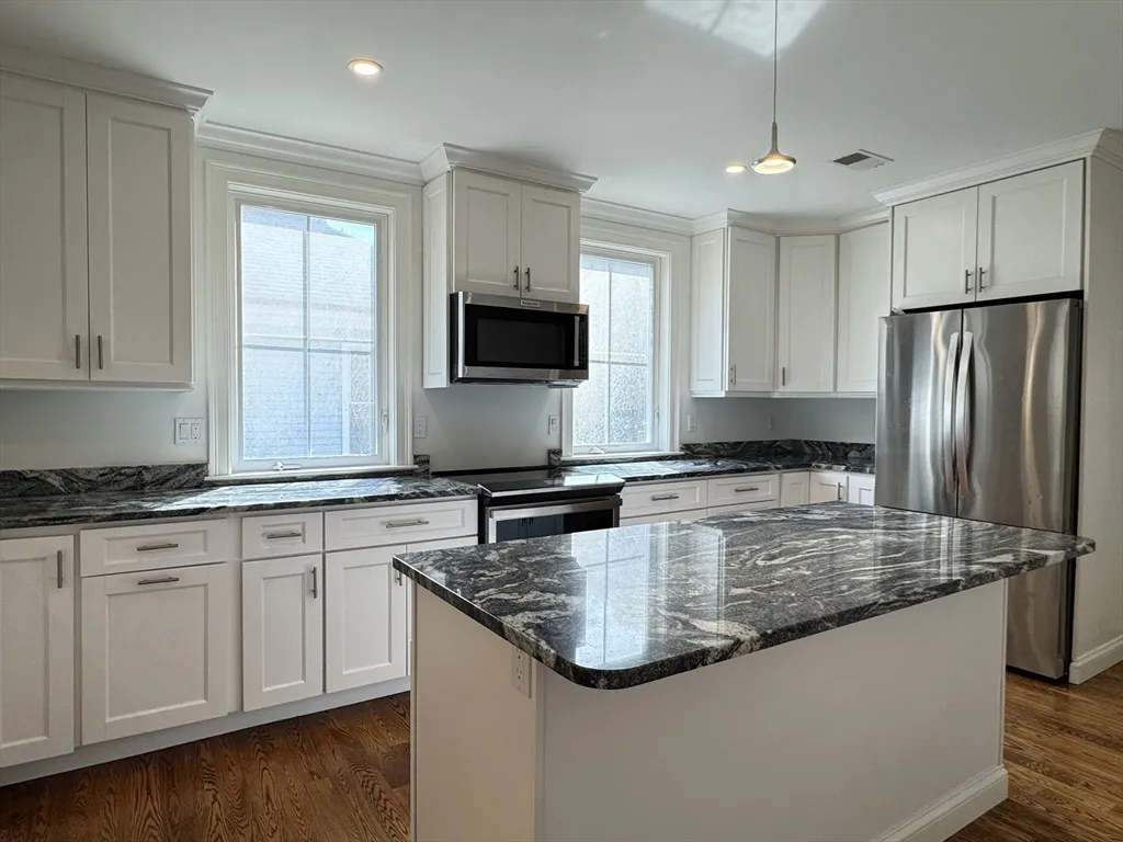 3 bed, 2 bath apartment for rent at 411 Walden St Unit 409, West Cambridge — photo 5 of 23