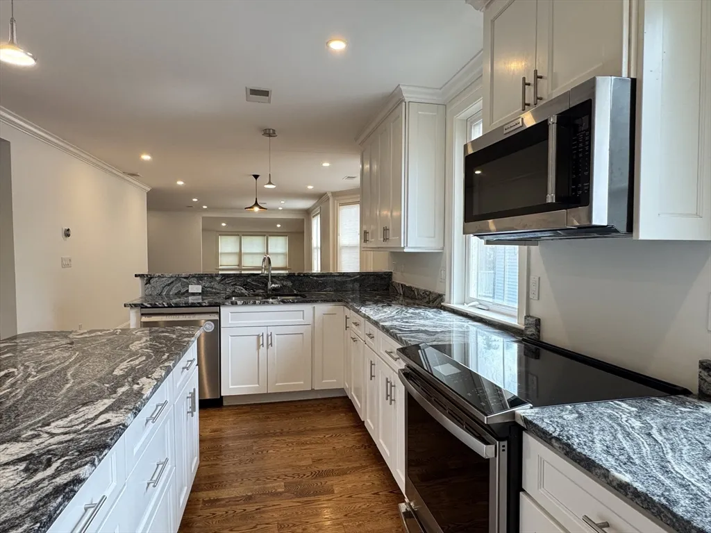 3 bed, 2 bath apartment for rent at 411 Walden St Unit 409, West Cambridge — photo 4 of 23