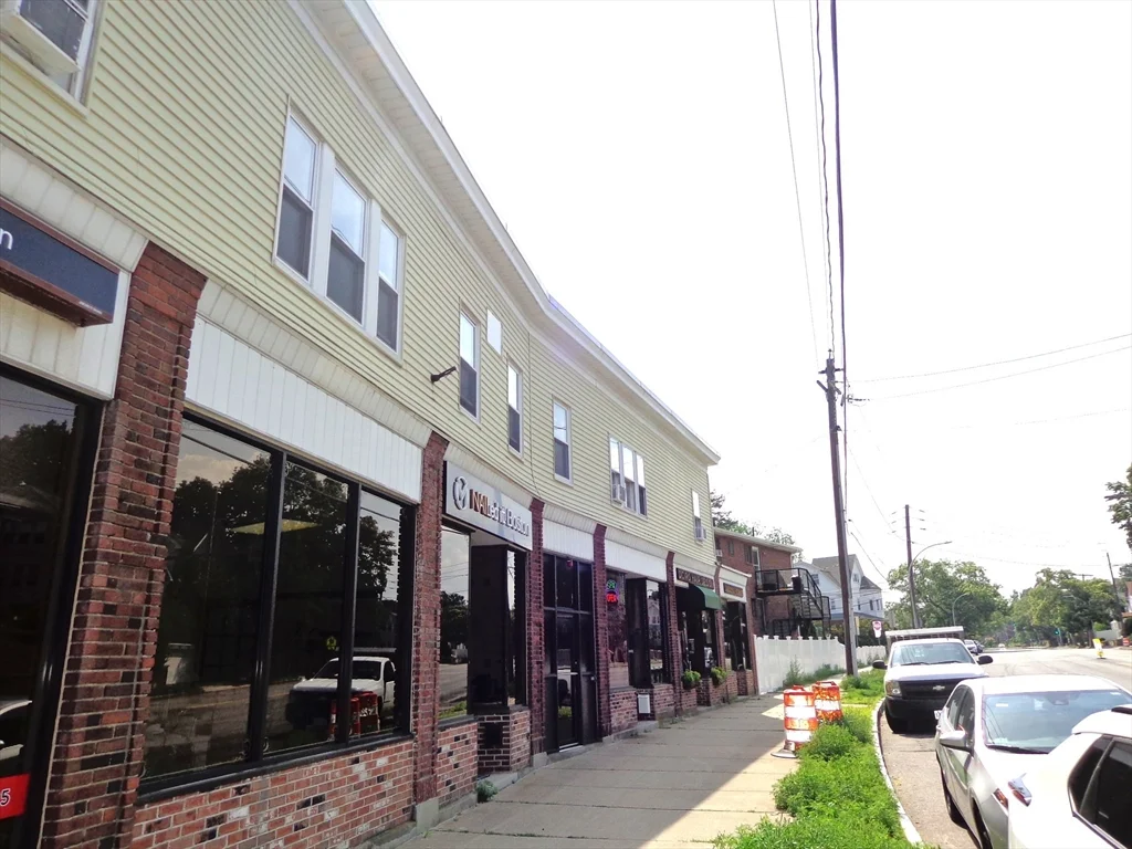 2 bed, 1 bath apartment for rent at 411A Mount Auburn St Unit 2, Watertown — photo 1 of 8
