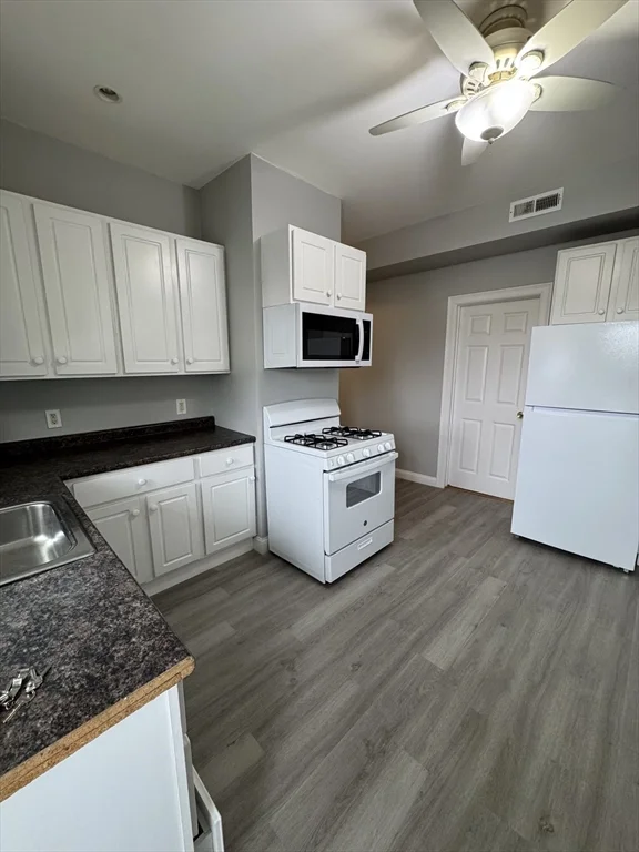 3 bed, 1 bath apartment for rent at 412-414 Ferry St Unit 3, Everett — photo 14 of 17