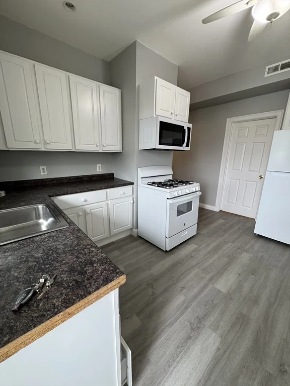 3 bed, 1 bath apartment for rent at 412-414 Ferry St Unit 3, Everett — photo 13 of 17