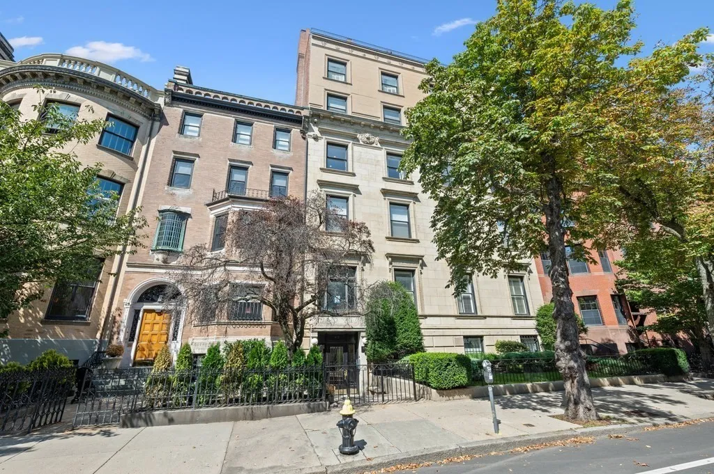 3 bed, 2 bath apartment for rent at 412 Beacon St Unit 6, Back Bay
