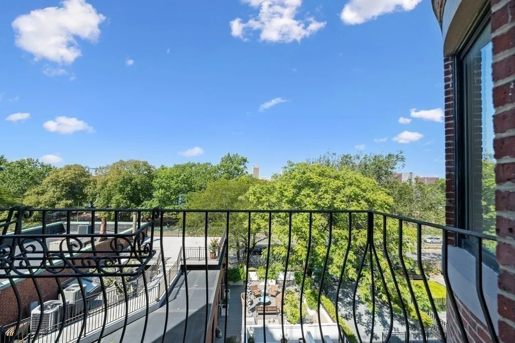 3 bed, 2 bath apartment for rent at 412 Beacon St Unit 6, Back Bay — photo 5 of 16