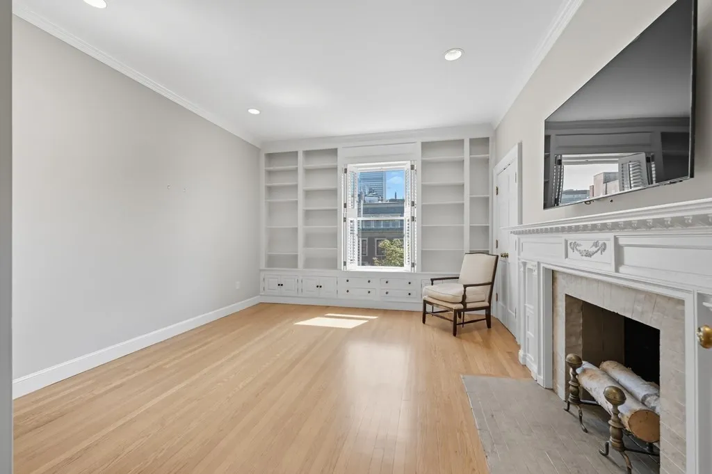 3 bed, 2 bath apartment for rent at 412 Beacon St Unit 6, Back Bay — photo 13 of 16