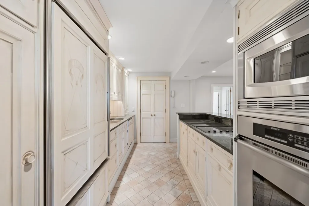 3 bed, 2 bath apartment for rent at 412 Beacon St Unit 6, Back Bay — photo 6 of 16