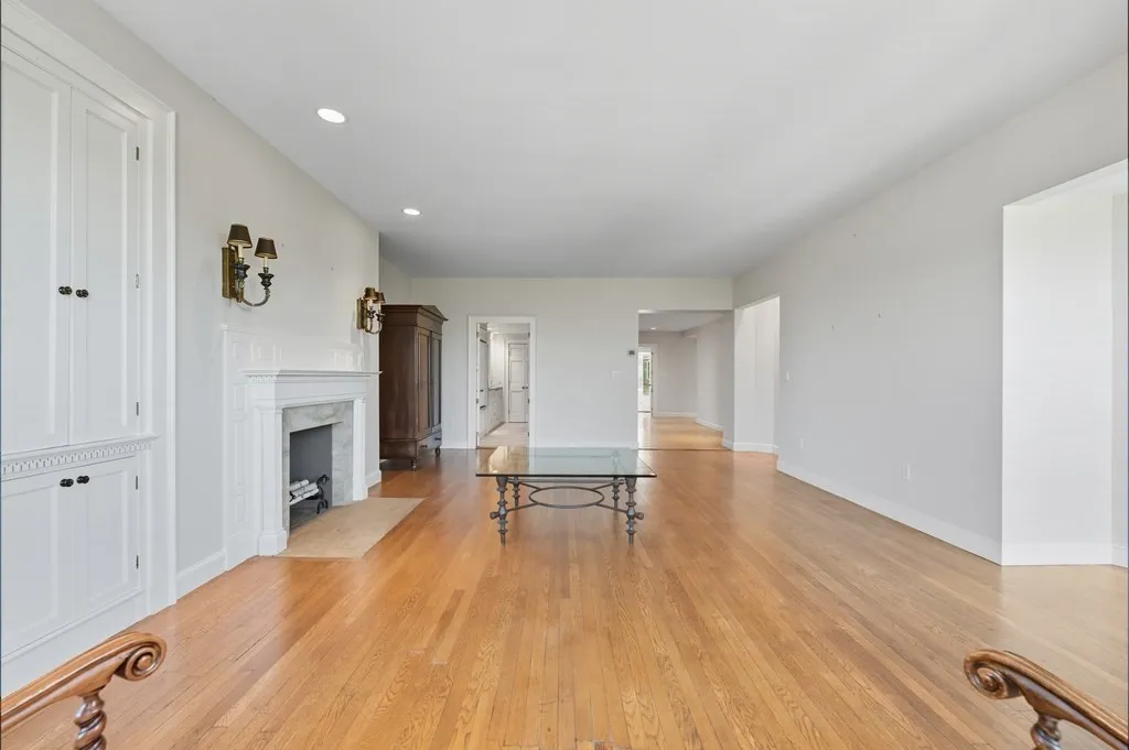 3 bed, 2 bath apartment for rent at 412 Beacon St Unit 6, Back Bay — photo 4 of 16