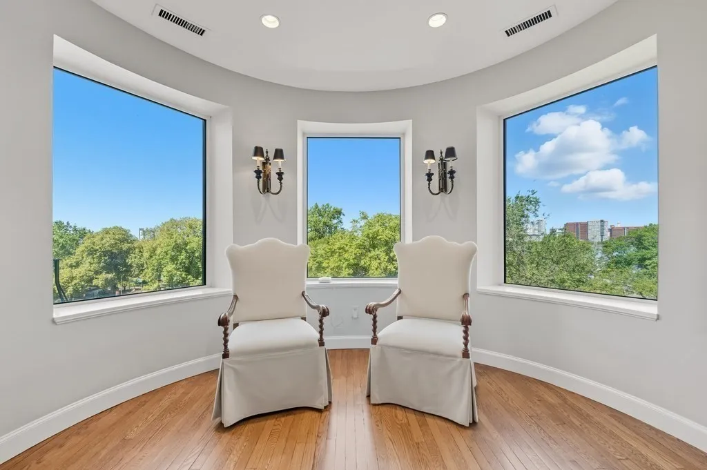 3 bed, 2 bath apartment for rent at 412 Beacon St Unit 6, Back Bay — photo 3 of 16