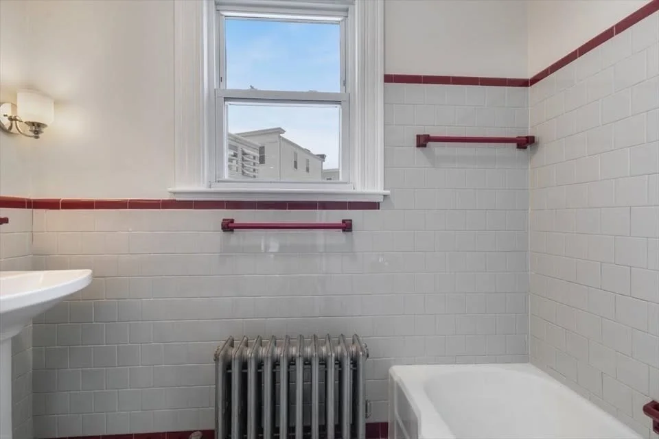3 bed, 1 bath apartment for rent at 412 Cabot Unit 1, Beverly — photo 5 of 9