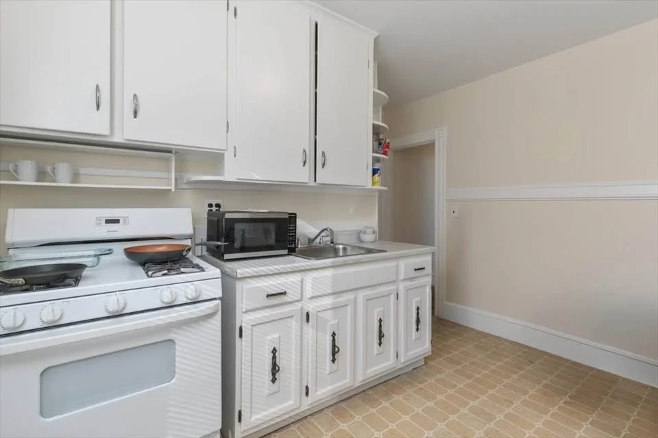 1 bed, 1 bath apartment for rent at 412 Cabot Unit 2, Beverly — photo 3 of 7