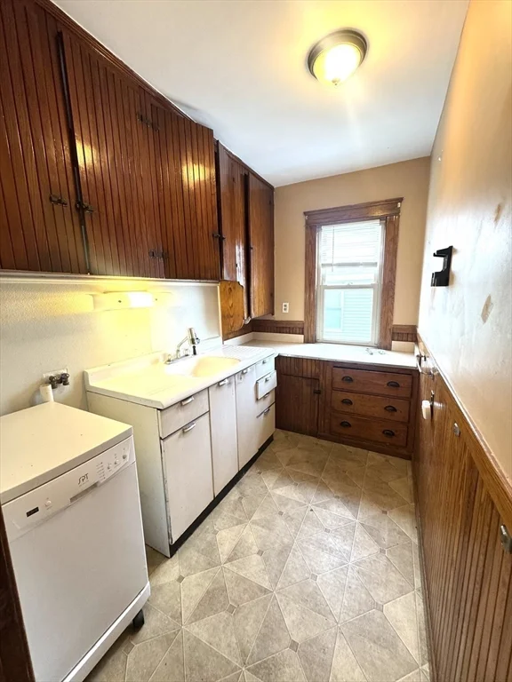 3 bed, 1 bath apartment for rent at 412 Grafton St Unit 3, Worcester — photo 8 of 12