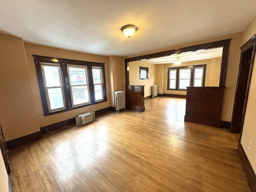 3 bed, 1 bath apartment for rent at 412 Grafton St Unit 3, Worcester — photo 3 of 12