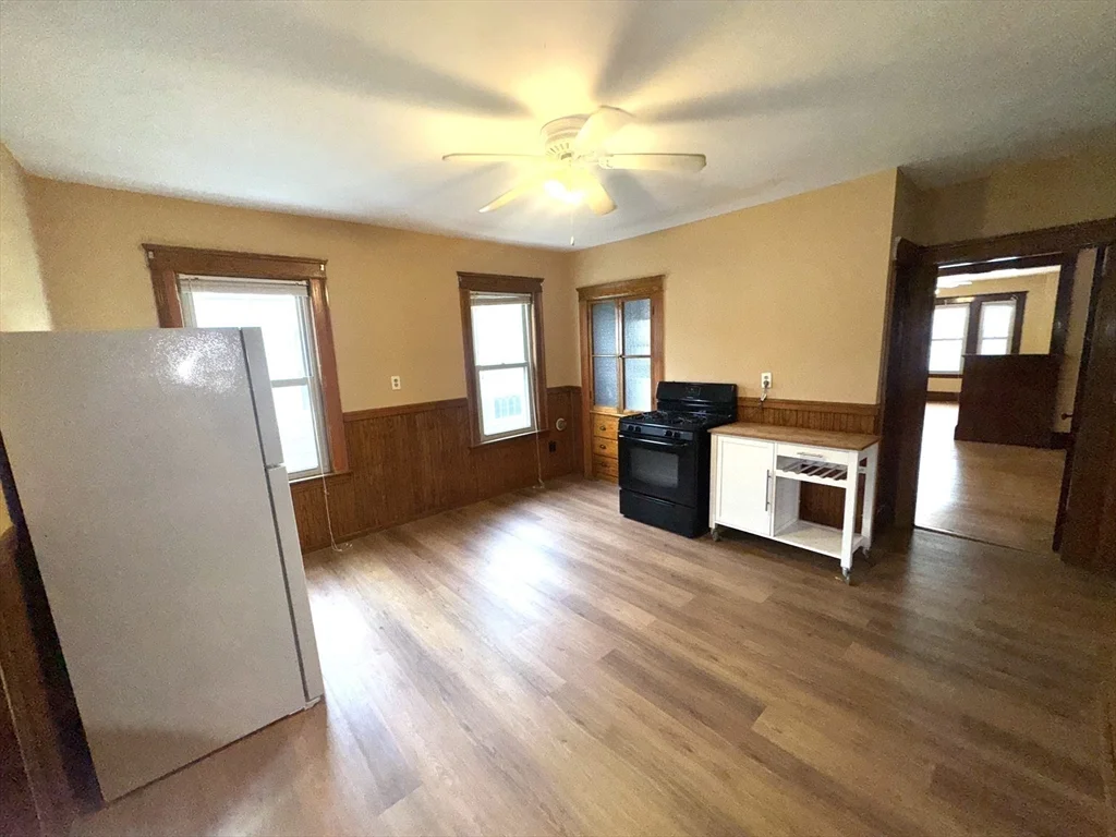 3 bed, 1 bath apartment for rent at 412 Grafton St Unit 3, Worcester — photo 5 of 12