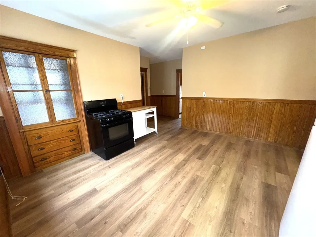 3 bed, 1 bath apartment for rent at 412 Grafton St Unit 3, Worcester — photo 6 of 12