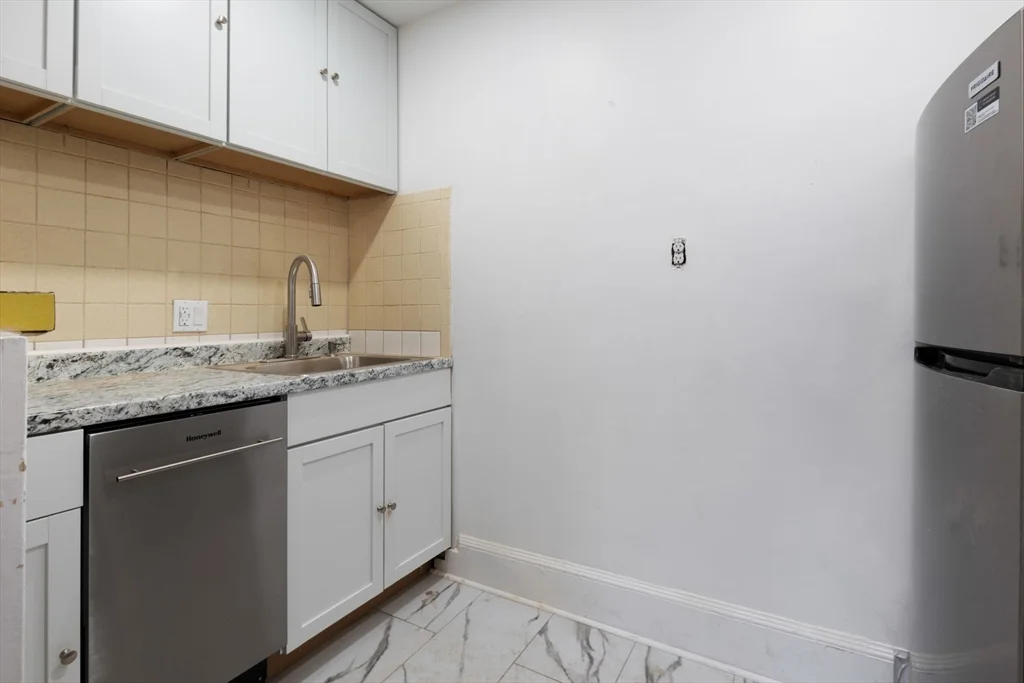 1 bed, 1 bath apartment for rent at 413 Beacon St Unit 3, Back Bay — photo 6 of 23