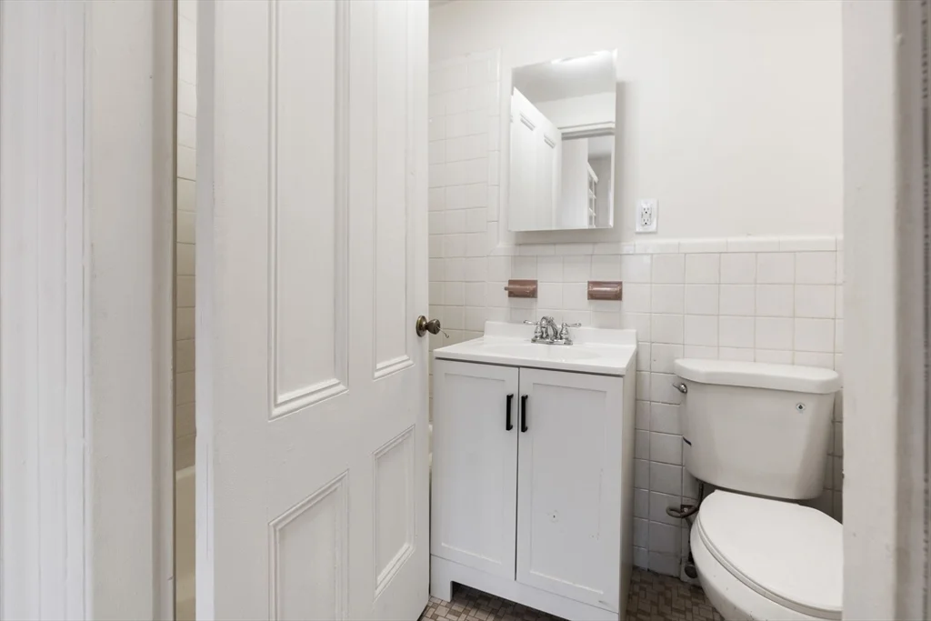 1 bed, 1 bath apartment for rent at 413 Beacon St Unit 3, Back Bay — photo 13 of 23