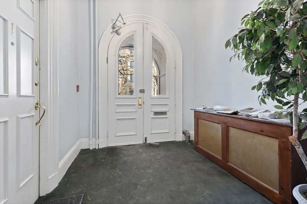 1 bed, 1 bath apartment for rent at 413 Beacon St Unit 3, Back Bay — photo 15 of 23