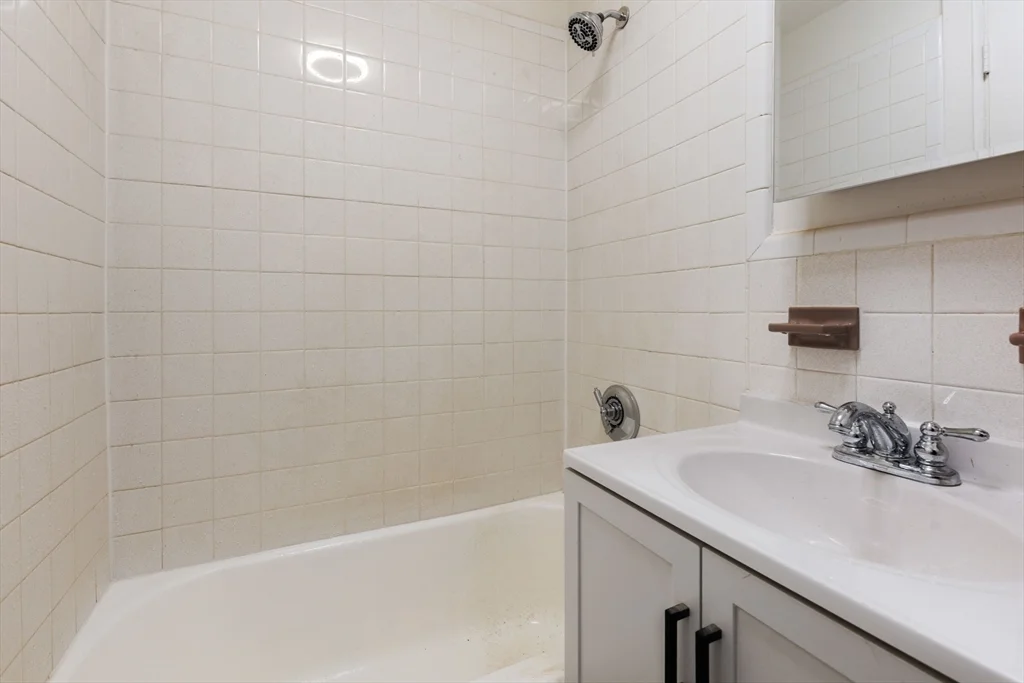 1 bed, 1 bath apartment for rent at 413 Beacon St Unit 3, Back Bay — photo 14 of 23