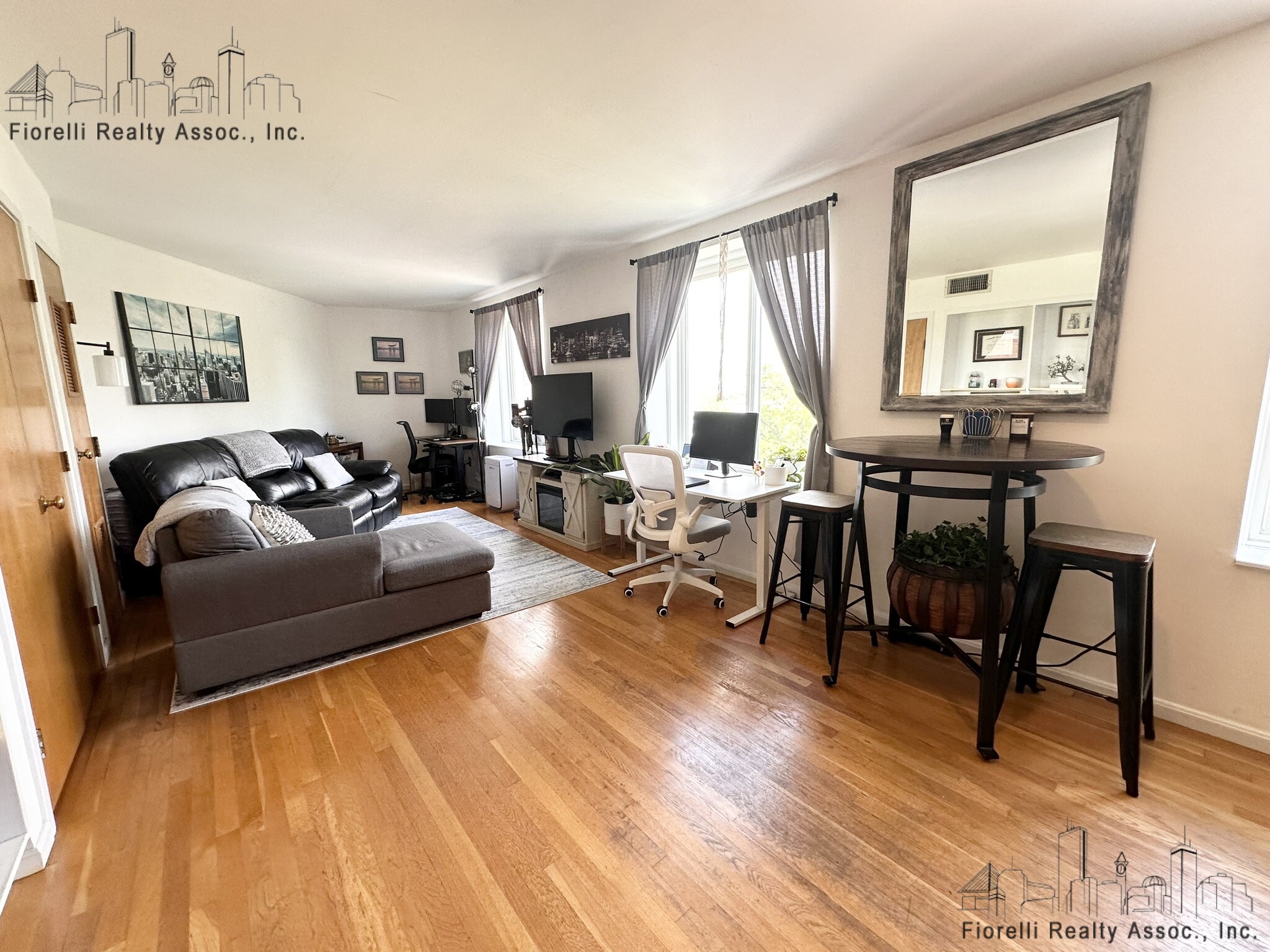 1 bed, 1 bath apartment for rent at 414 Commercial St Unit 4, North End — photo 3 of 9