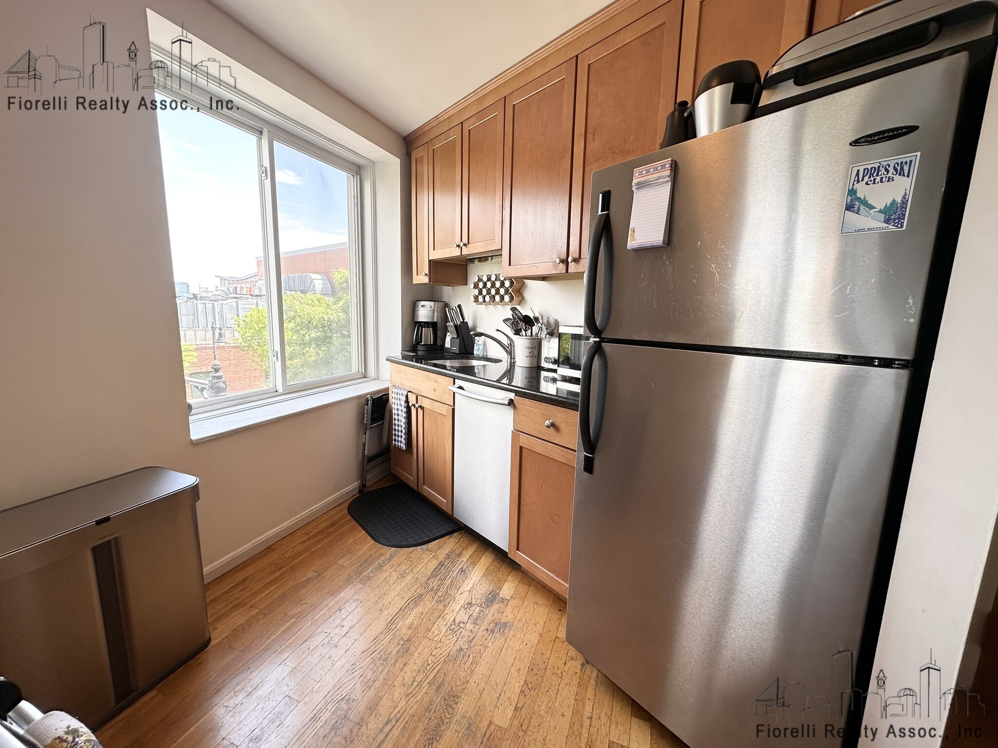 1 bed, 1 bath apartment for rent at 414 Commercial St Unit 4, North End — photo 5 of 9